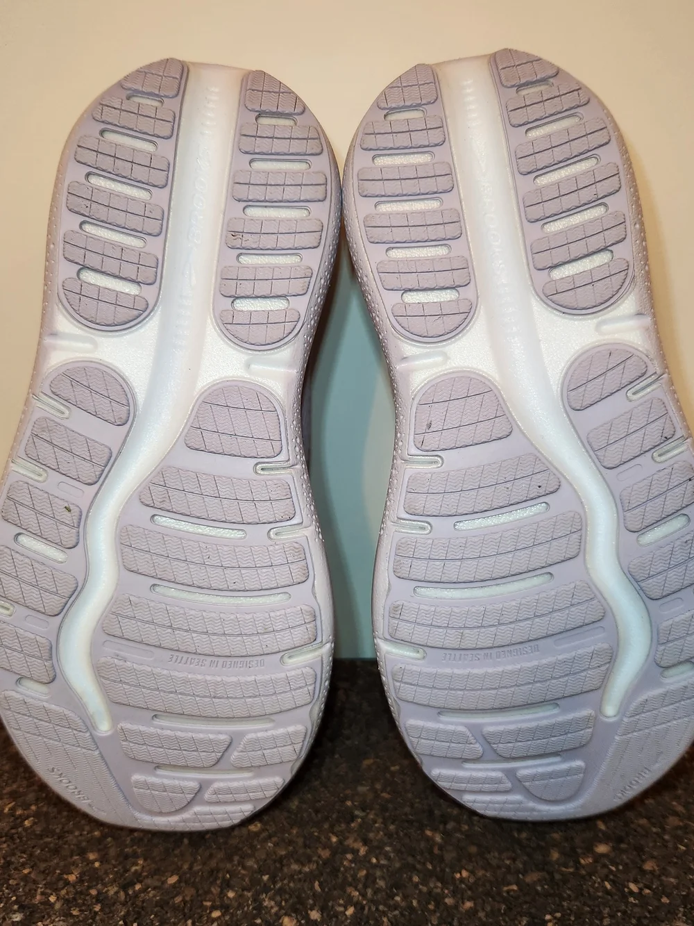 Brooks Ghost Max Suede Running Shoes Womens Size 7
